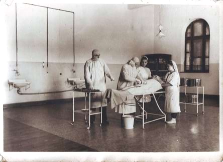 Spitalul Z.I. Nr. 177 - Sala de operaţie improvizată Dr. Țapov și Dr. Micipsa Popovici