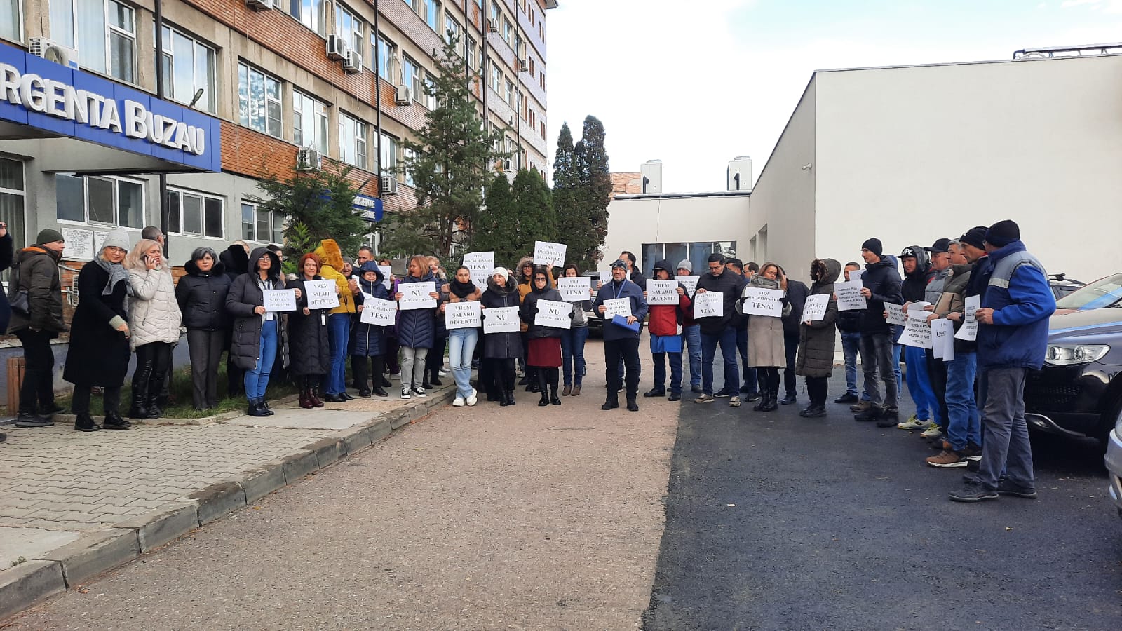 Protest spontan al angajaților TESA din cadrul Spitalului Județean de Urgență Buzău