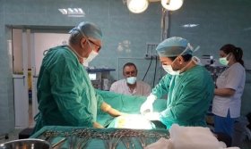 Intervenţie laparoscopică unui pacient cu dublă hernie