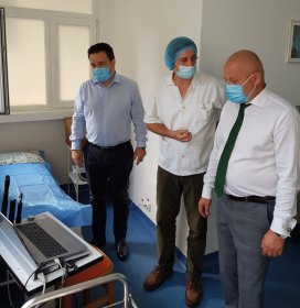 Ec. Claudiu Damian, dr. Valentin Cotea, Petre Emanoil Neagu - Aparatură medicală nouă pentru Cabinetul de Oftalmologie