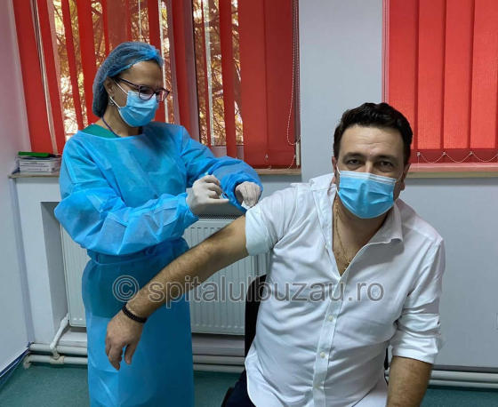 Ec. Claudiu Damian - Managerul SJU Buzău, Claudiu Damian, s-a vaccinat cu a treia doză ~ Claudiu Damian: „Îndemn populaţia să se vaccineze !"