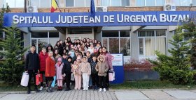 Elevii LPS Buzău, colindători la SJU Buzău