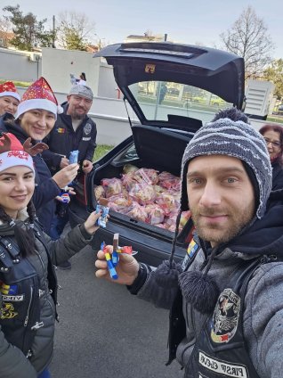 De Crăciun, dăruim zâmbete micilor pacienţi