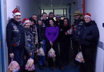 De Crăciun, dăruim zâmbete micilor pacienţi