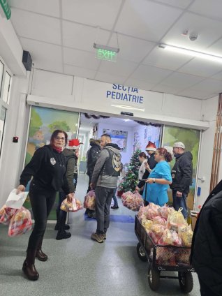 De Crăciun, dăruim zâmbete micilor pacienţi